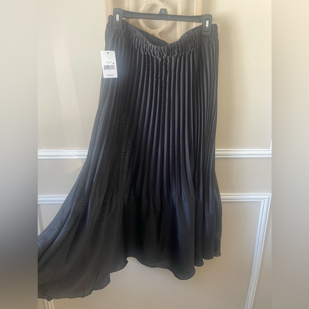 Elastic Waist Line Flowy Swing Long Skirt